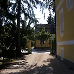 Haus *