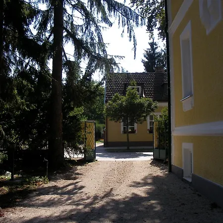 Haus *